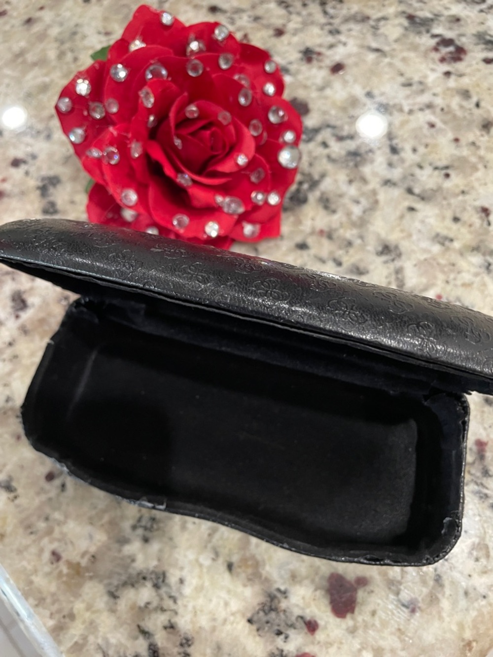 👁️ GUESS by Marciano EYEGLASS Textured hard CASE Black GUC Stamped G Logo